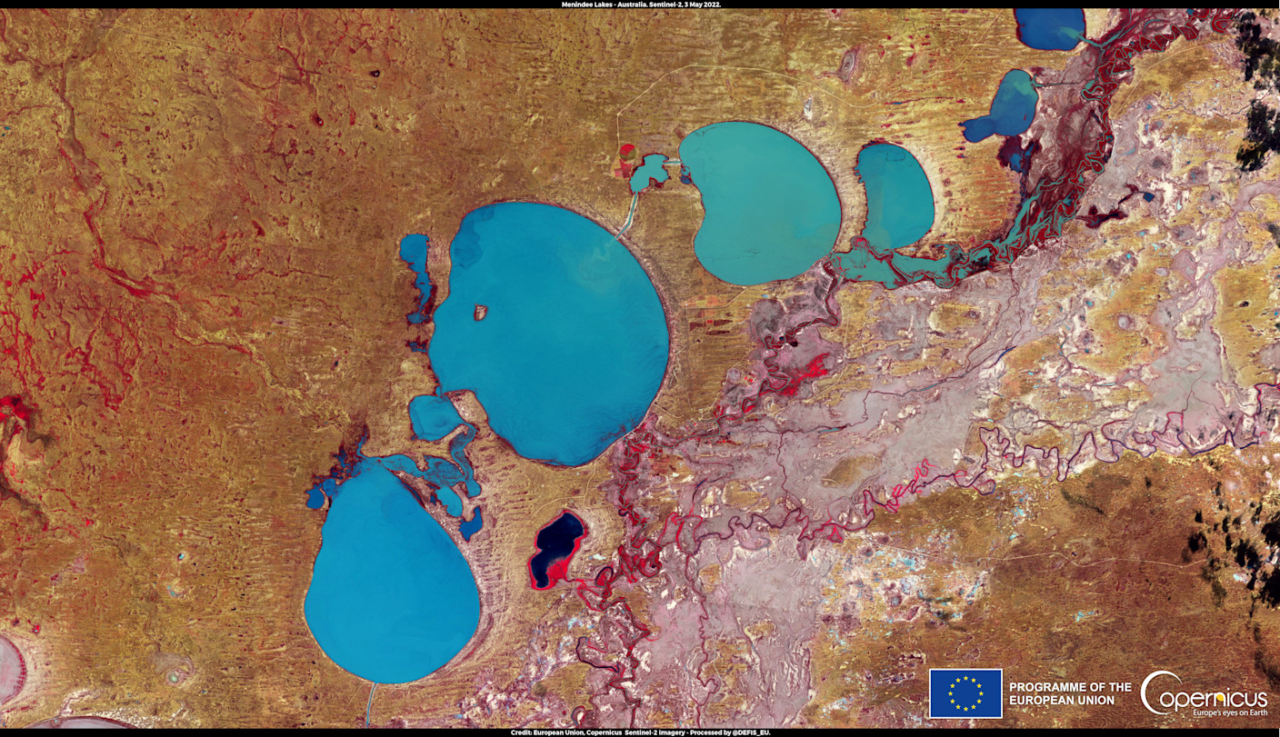 Foto gemaakt door Europese Unie / Copernicus - sentinel-2 - Menindee - De situatie aan het begin van deze maand. De meren staan weer helemaal vol. Er kan niets meer bij. Foto gemaakt door Europese Unie / Copernicus - sentinel-2 - Menindee - De situatie aan het begin van deze maand. De meren staan weer helemaal vol. Er kan niets meer bij.