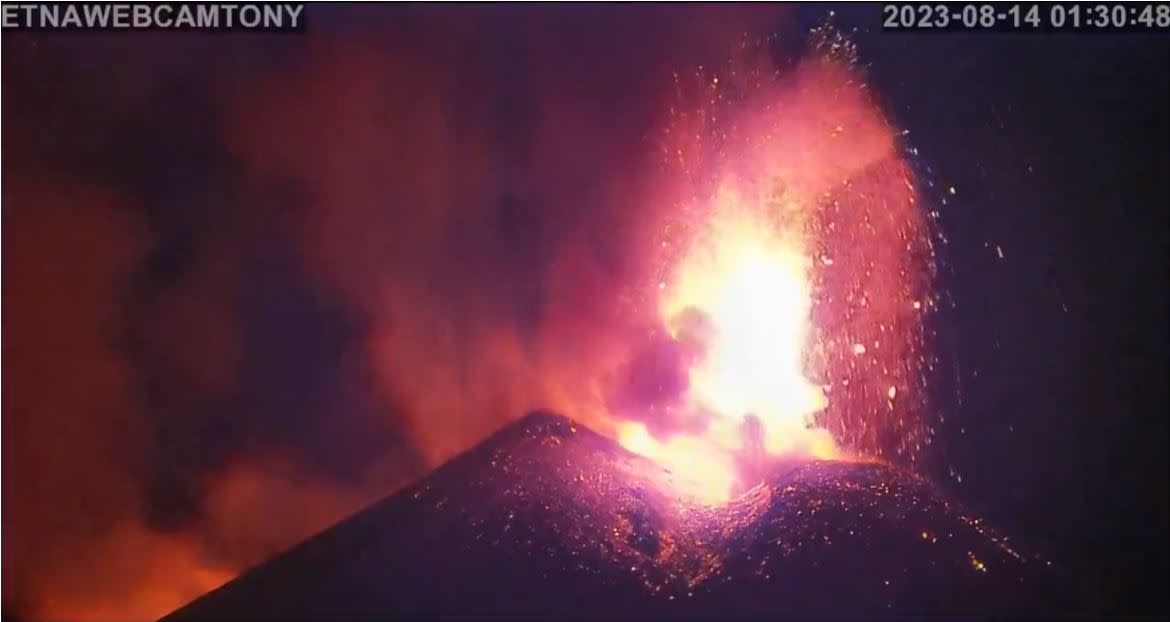 Een uitbarstende Etna, het hoort erbij - Weer.nl