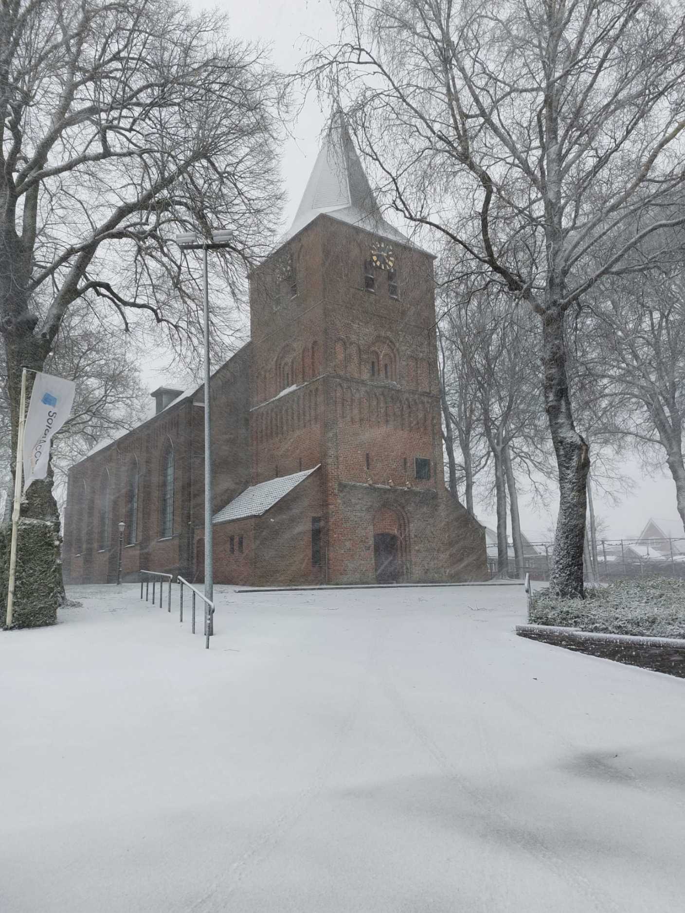 Foto gemaakt door Erik Bornkhorst - Garderen - Garderen op de Veluwe in de sneeuw.