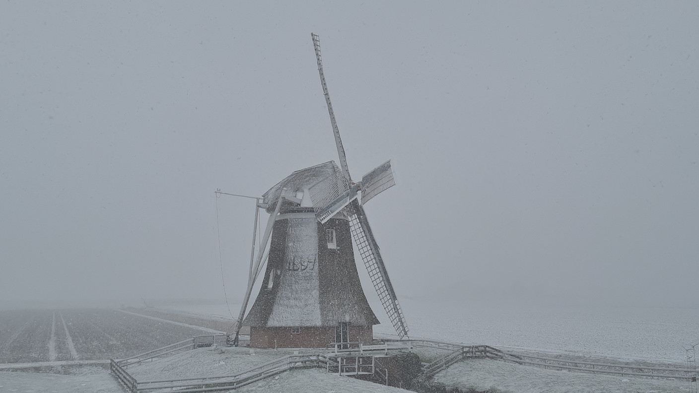Foto gemaakt door Jannes Wiersema - Roodeschool - Rond molen De Goliath ziet het er winters uit. Foto gemaakt door Jannes Wiersema - Roodeschool - Rond molen De Goliath ziet het er winters uit.